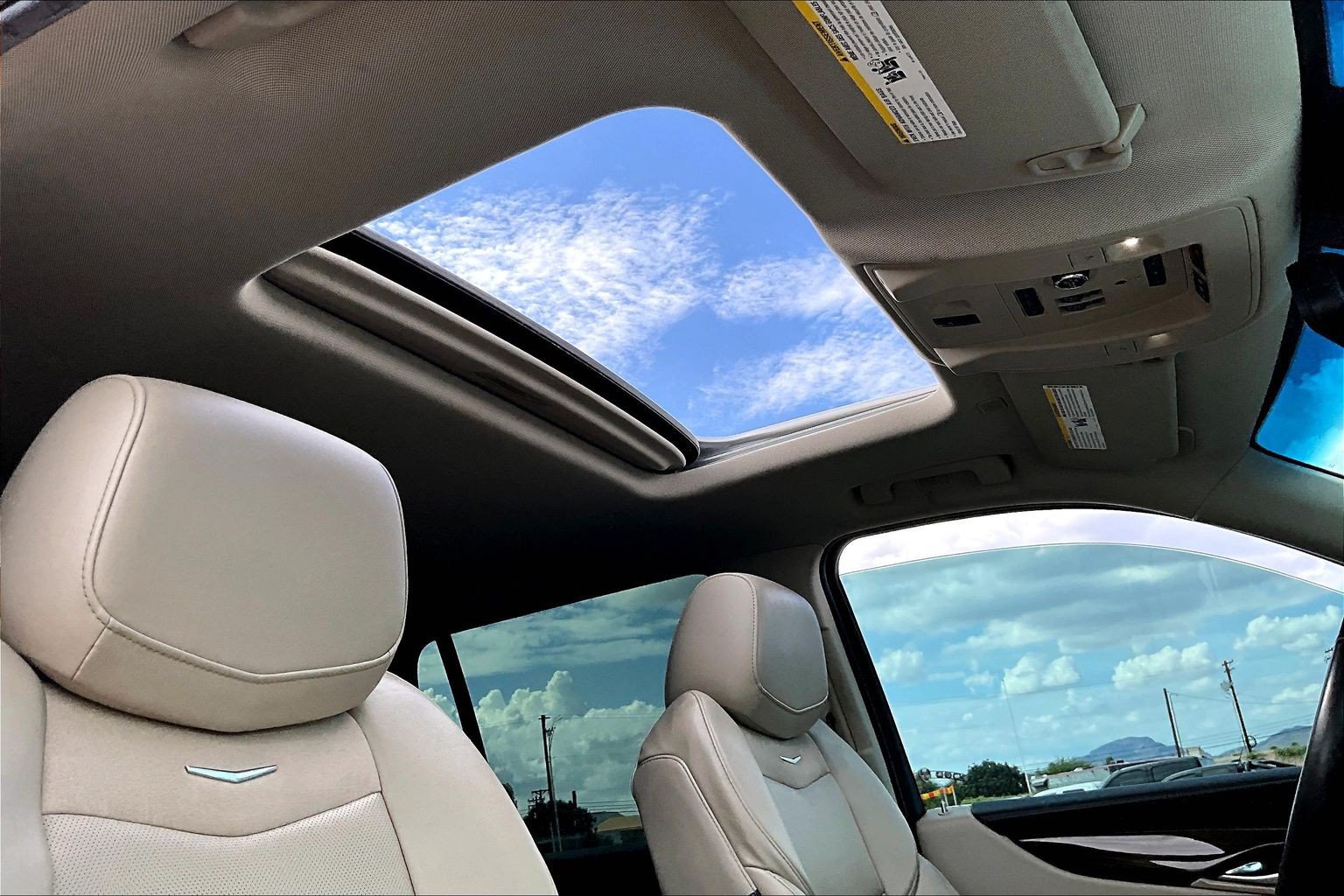 Used 2018 Cadillac Escalade Luxury AWD/4WD image 16