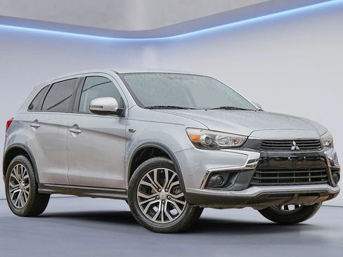 Used 2017 Mitsubishi Outlander Sport ES image 1