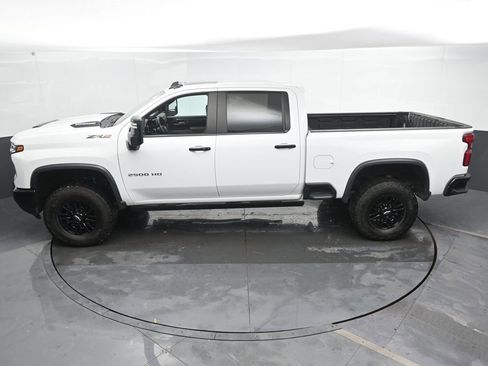 Used 2024 Chevrolet Silverado 2500 ZR2 w/ Technology Package image 43