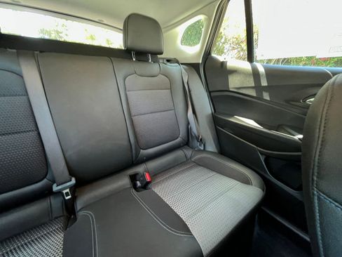 Used 2025 Chevrolet Trax LT w/ LT Convenience Package FWD image 36
