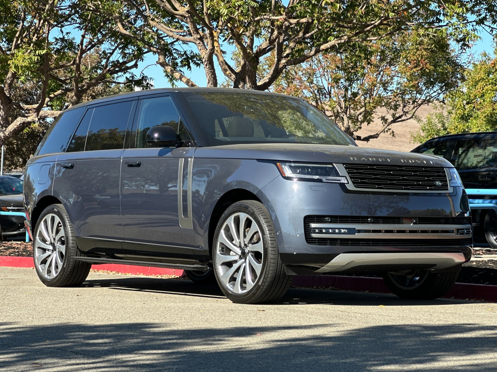 New 2026 Land Rover Range Rover Long Wheelbase SE AWD/4WD image 8