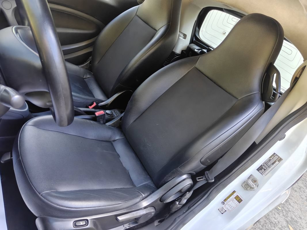 Used 2017 smart fortwo pure RWD image 13