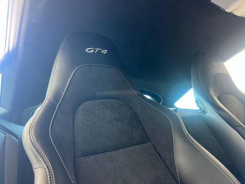Used 2021 Porsche 718 Cayman GT4 RWD image 17