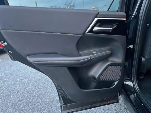 Used 2024 Mitsubishi Outlander SE image 18