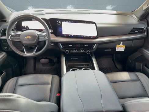 Used 2025 Chevrolet Suburban LT w/ Comfort Package RWD image 17