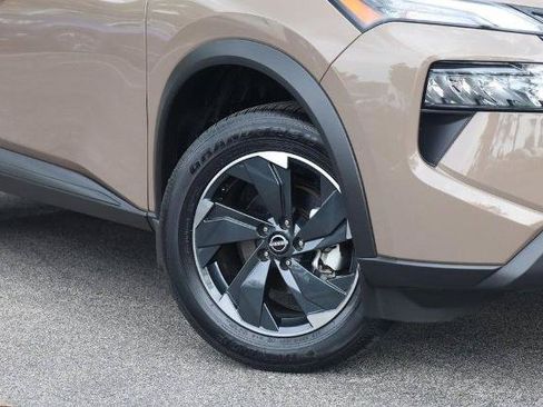 Certified 2025 Nissan Rogue SV AWD/4WD image 3