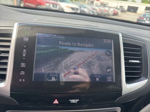 Used 2016 Honda Pilot Touring image 21