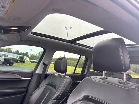 Used 2022 Jeep Grand Cherokee Limited AWD/4WD image 5