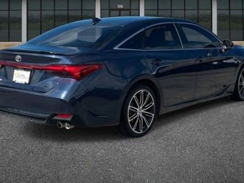 Used 2019 Toyota Avalon XSE image 4