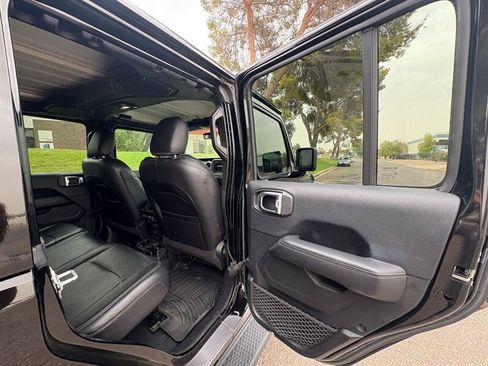 Used 2018 Jeep Wrangler Unlimited Sahara AWD/4WD image 16