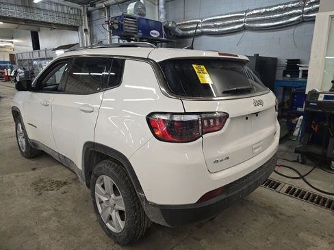 Used 2022 Jeep Compass Latitude image 3