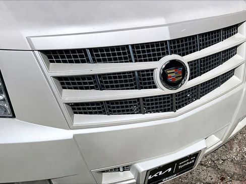 Used 2012 Cadillac Escalade Premium image 27