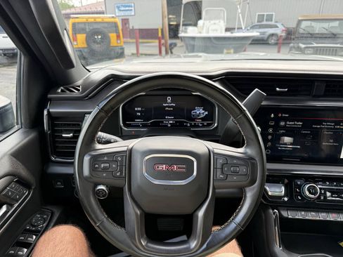 Used 2024 GMC Sierra 2500 AT4 w/ AT4 Premium Plus Package AWD/4WD image 15