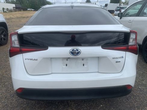 Used 2021 Toyota Prius L Eco FWD image 3