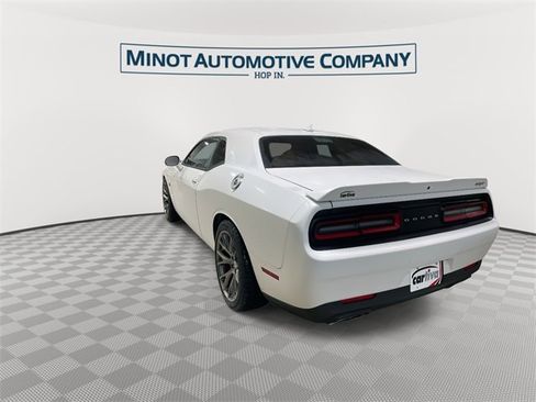 Used 2015 Dodge Challenger SRT image 6