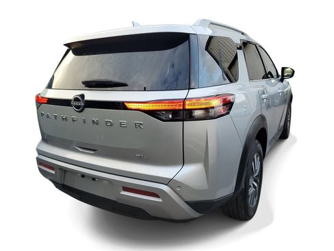 Used 2025 Nissan Pathfinder SL FWD image 4