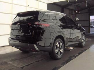 Used 2024 Nissan Rogue SL video 2