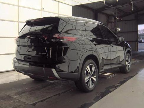 Used 2024 Nissan Rogue SL image 2