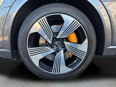Used 2019 Audi e-tron Prestige w/ Prestige Package image 14