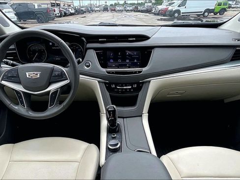 Used 2023 Cadillac XT5 Premium Luxury w/ Technology Package FWD image 7