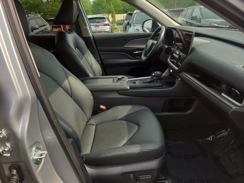 Certified 2025 Toyota Grand Highlander AWD image 17