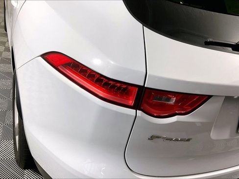 Used 2017 Jaguar F-PACE Premium image 28