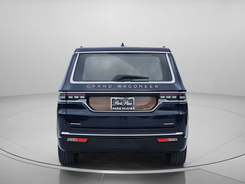 Used 2023 Jeep Grand Wagoneer Series III image 4