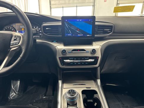 Certified 2021 Ford Explorer XLT w/ Equipment Group 202A AWD/4WD image 16