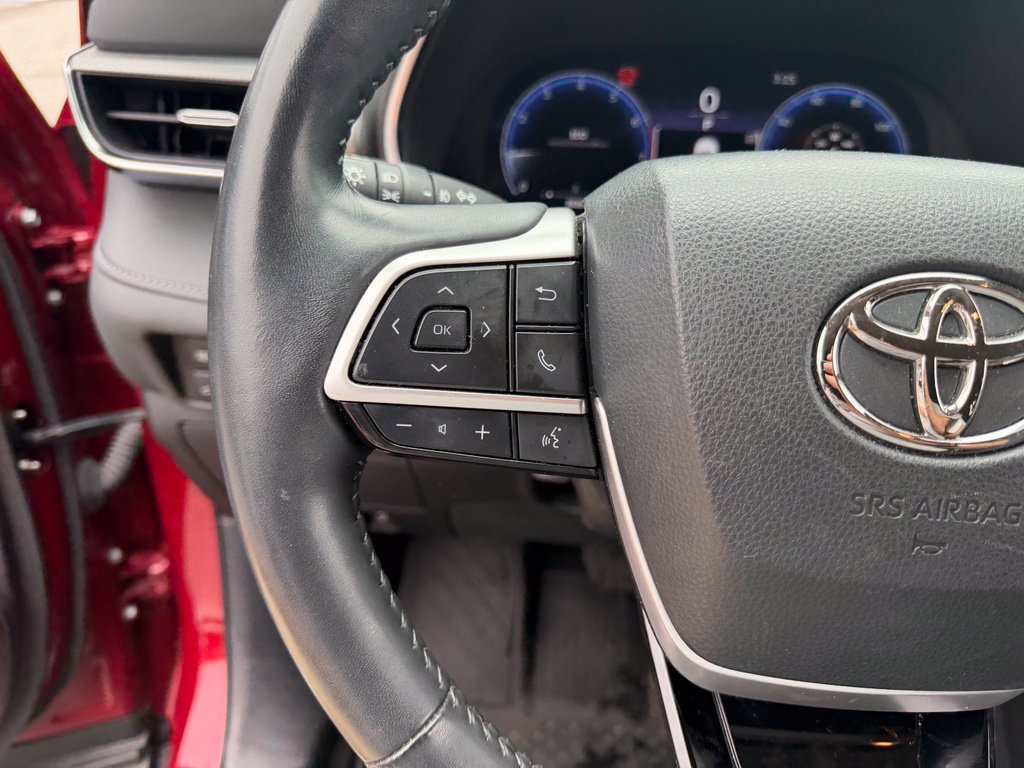 Used 2023 Toyota Highlander Platinum FWD image 25