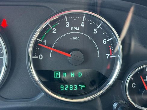 Used 2015 Jeep Wrangler Unlimited Sahara w/ Connectivity Group AWD/4WD image 18
