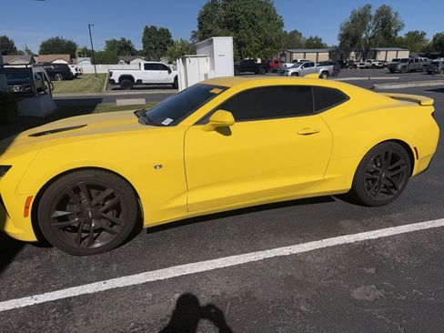 Used 2016 Chevrolet Camaro SS RWD image 4