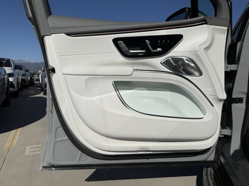 New 2025 Mercedes-Benz Maybach EQS 680 4MATIC image 15