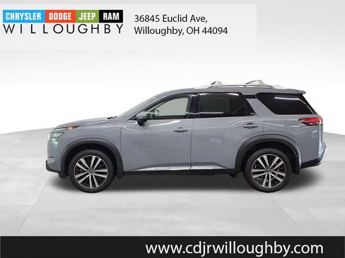Used 2025 Nissan Pathfinder Platinum AWD/4WD image 5
