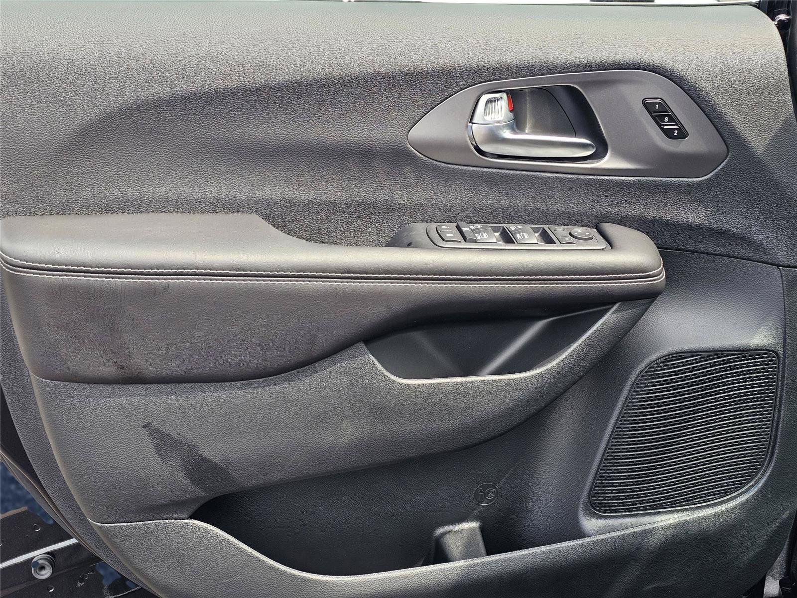 New 2027 Chrysler Pacifica Select FWD image 14