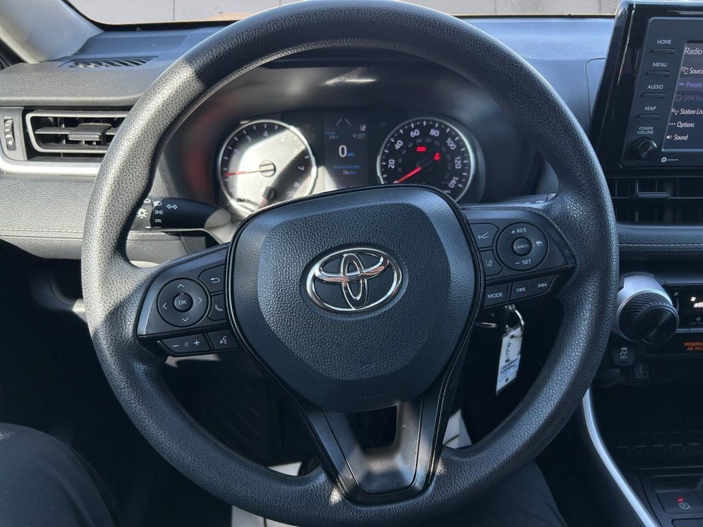 Used 2021 Toyota RAV4 LE FWD image 9