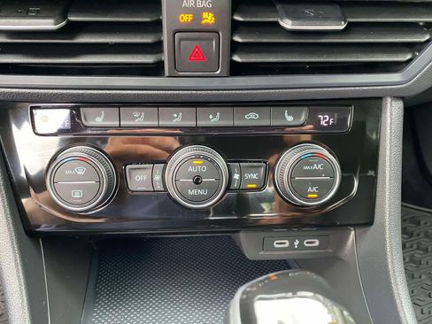 Certified 2024 Volkswagen Jetta SE FWD image 17