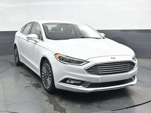 Used 2017 Ford Fusion SE w/ Fusion SE Technology Package FWD image 6