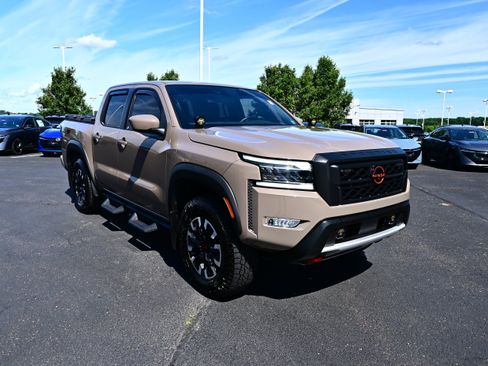 Certified 2024 Nissan Frontier PRO-4X w/ Technology Package AWD/4WD image 2
