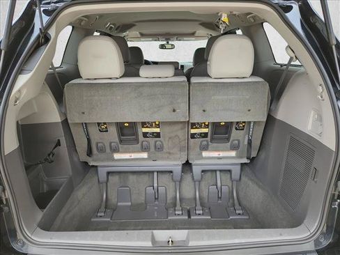 Used 2015 Toyota Sienna XLE FWD image 6