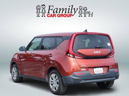 Used 2022 Kia Soul LX image 3