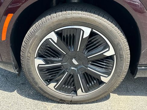 Certified 2026 Cadillac Escalade IQ Sport 2 AWD/4WD image 11