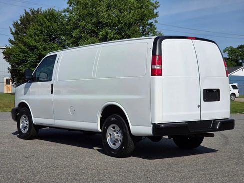 Used 2016 Chevrolet Express 3500 RWD image 7