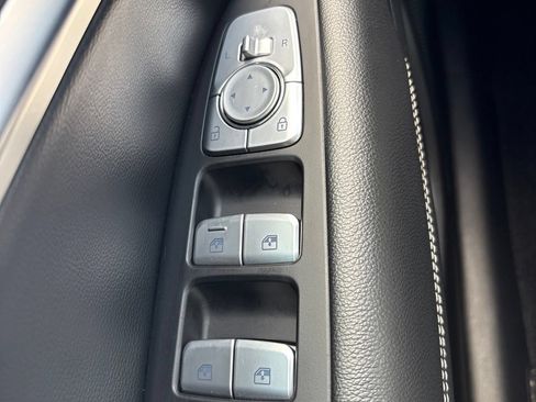 Used 2021 Genesis G70 2.0T RWD image 11
