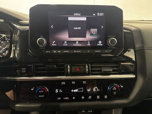 Used 2025 Nissan Pathfinder SV AWD/4WD image 12