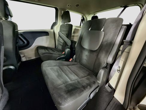 Used 2019 Dodge Grand Caravan SE FWD image 25