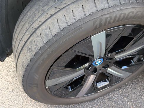Used 2024 BMW iX xDrive50 w/ Premium Package AWD/4WD image 14