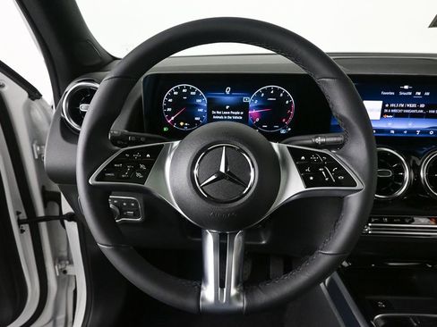 New 2026 Mercedes-Benz GLB 250 image 2