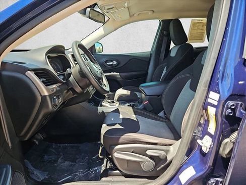 Used 2016 Jeep Cherokee Sport FWD image 16