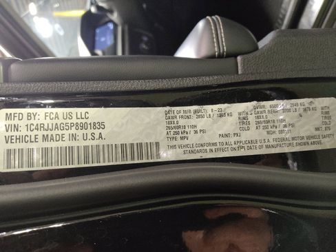 Used 2023 Jeep Grand Cherokee L Laredo image 33