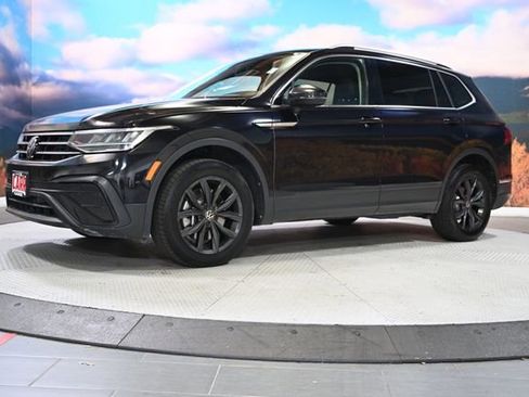 Used 2024 Volkswagen Tiguan SE image 3